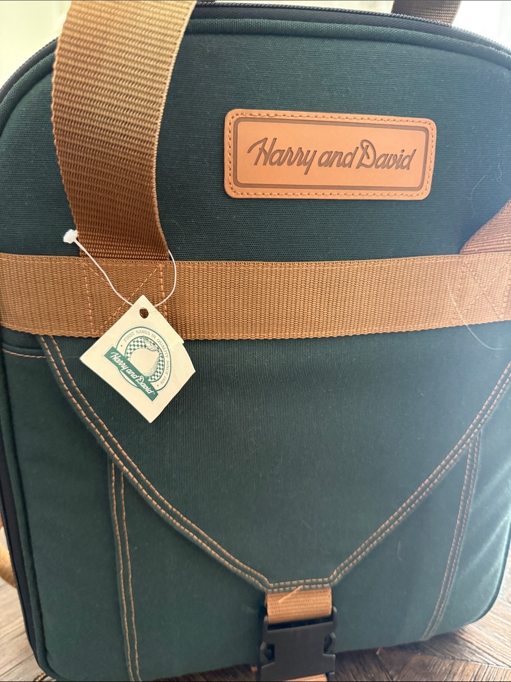 Harry & David Green Insulated Picnic Backpack Cooler Set Plates Glasses Utensils - Picture 2 of 9